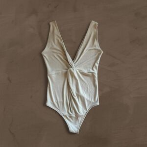 Abercrombie & Fitch cream plunge twist v neck bodysuit size medium